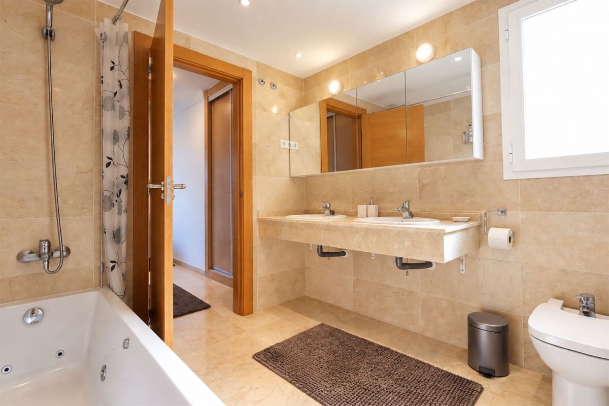 3 bedroom Apartment for sale in La Mairena with pool garage - € 449,999 (Ref: 10111060)