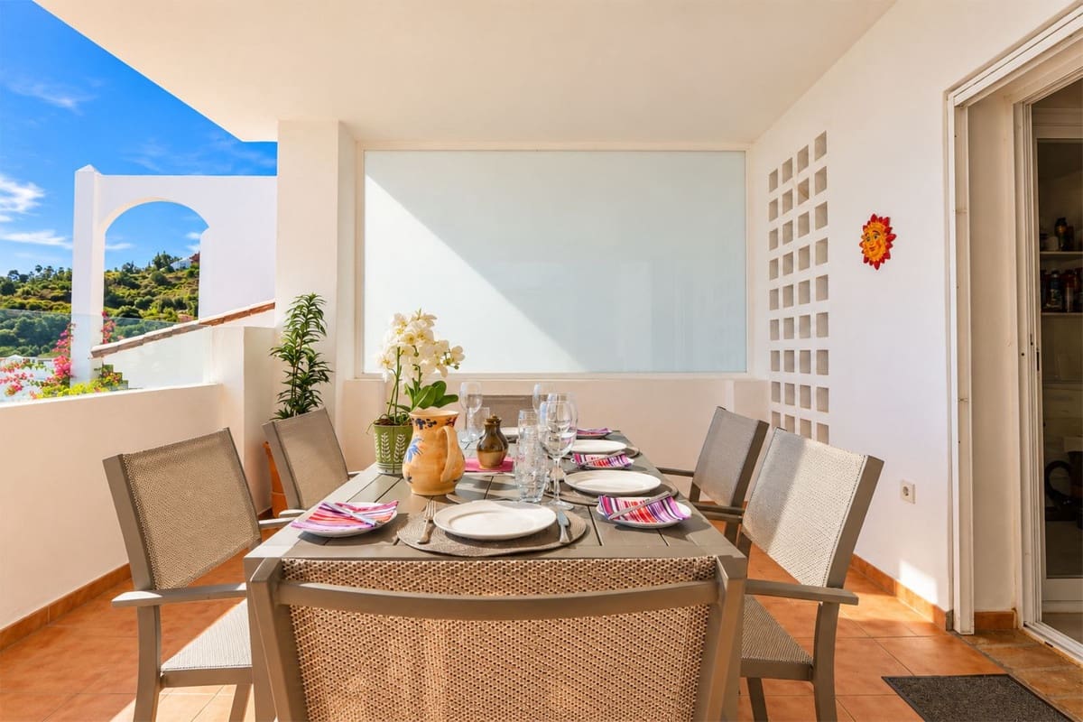 3 bedroom Apartment for sale in La Mairena with pool garage - € 449,999 (Ref: 10111060)