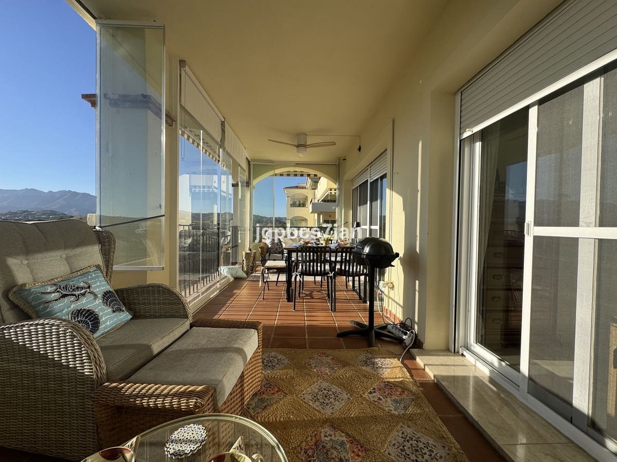 2 slaapkamer Appartement te koop in La Cala Hills met zwembad garage - € 420.000 (Ref: 10118415)