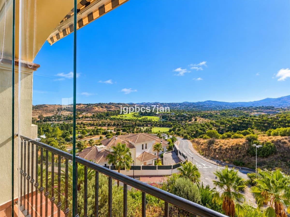 2 slaapkamer Appartement te koop in La Cala Hills met zwembad garage - € 420.000 (Ref: 10118415)