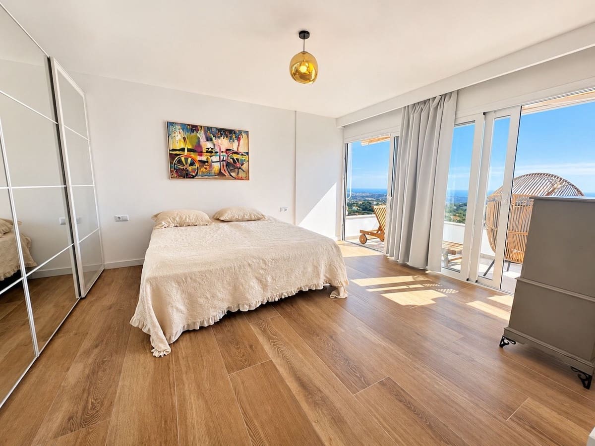 3 bedroom Semi-detached Villa for sale in La Mairena with pool garage - € 850,000 (Ref: 10121040)