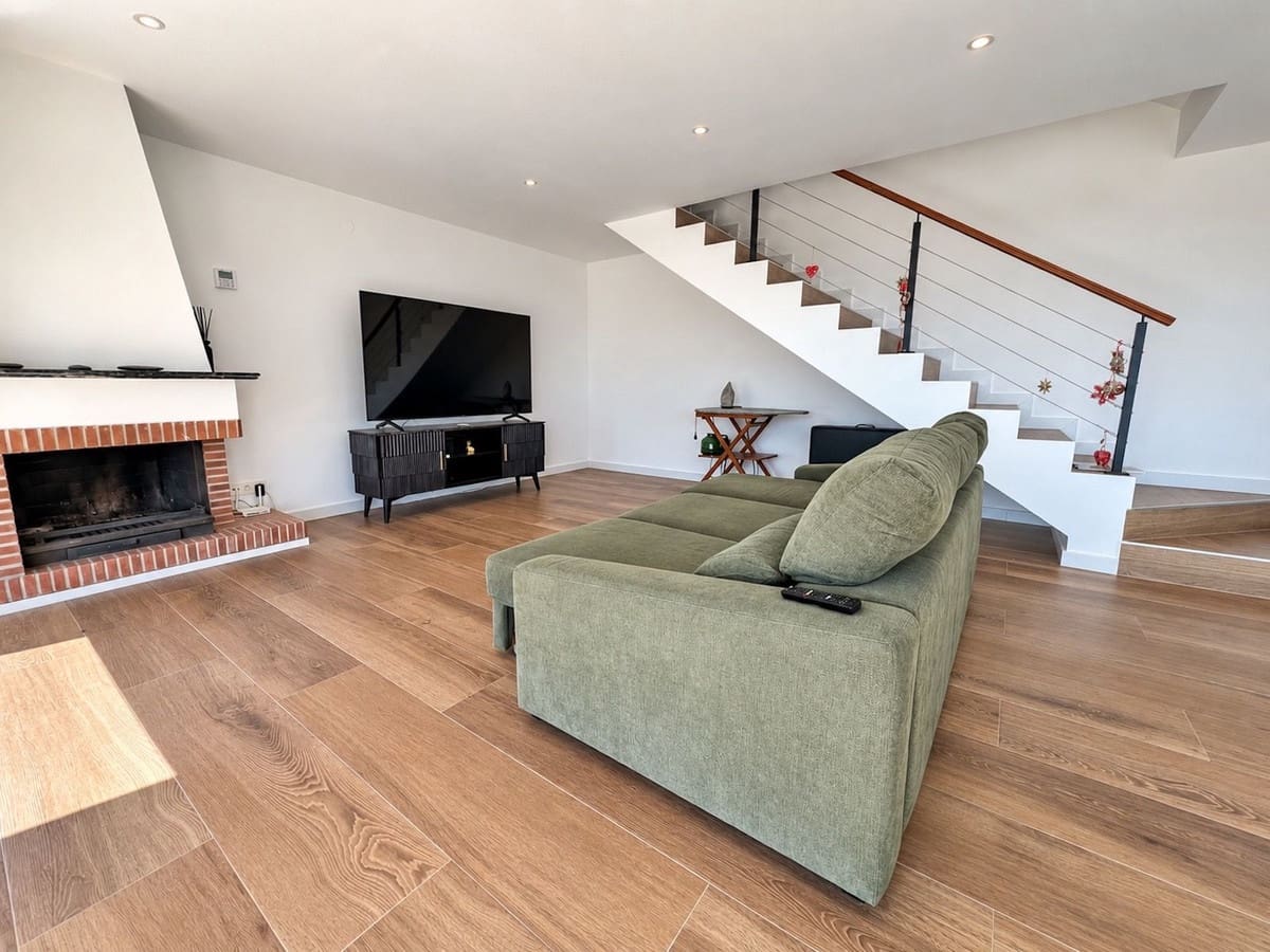 3 bedroom Semi-detached Villa for sale in La Mairena with pool garage - € 850,000 (Ref: 10121040)