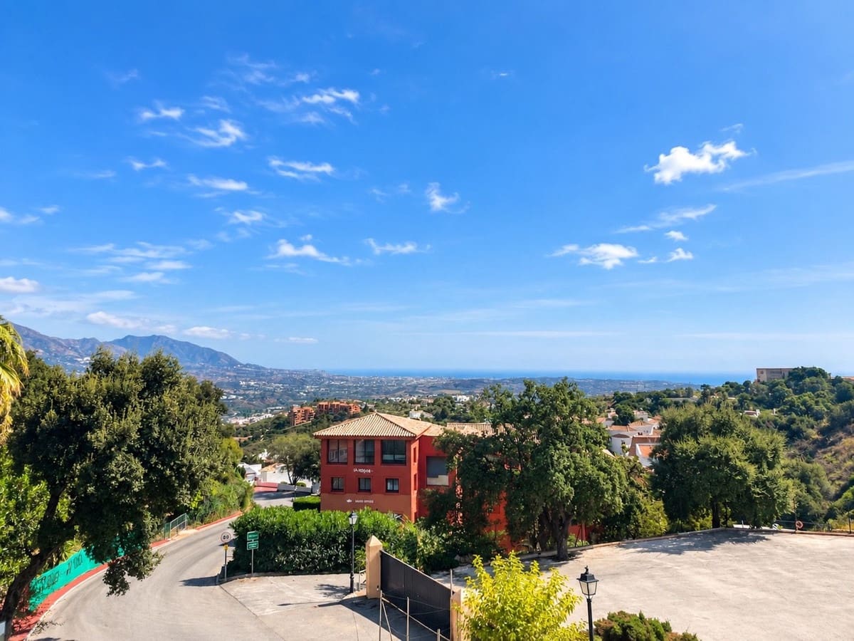 3 bedroom Semi-detached Villa for sale in La Mairena with pool garage - € 850,000 (Ref: 10121040)
