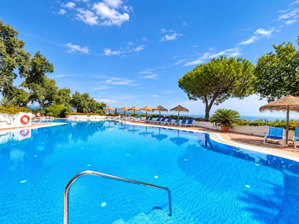 3 bedroom Semi-detached Villa for sale in La Mairena with pool garage - € 850,000 (Ref: 10121040)