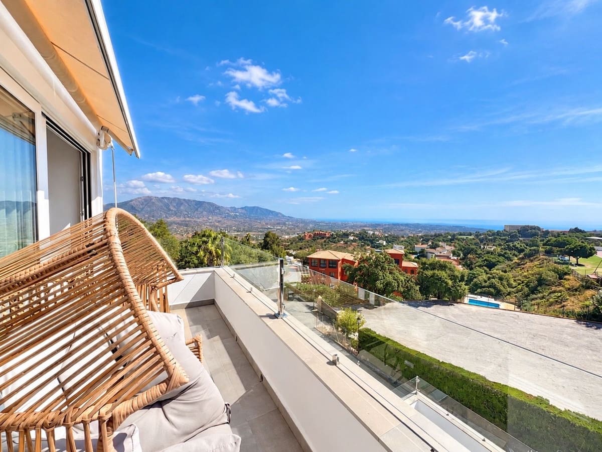 3 bedroom Semi-detached Villa for sale in La Mairena with pool garage - € 850,000 (Ref: 10121040)