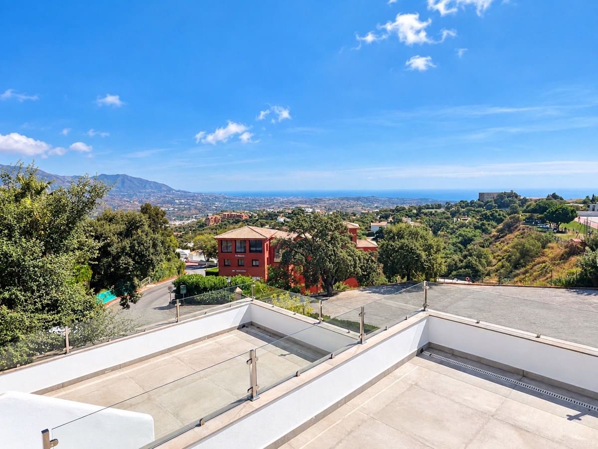 3 bedroom Semi-detached Villa for sale in La Mairena with pool garage - € 850,000 (Ref: 10121040)