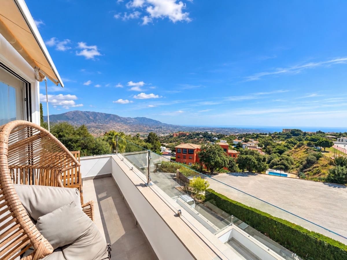 3 bedroom Semi-detached Villa for sale in La Mairena with pool garage - € 850,000 (Ref: 10121040)