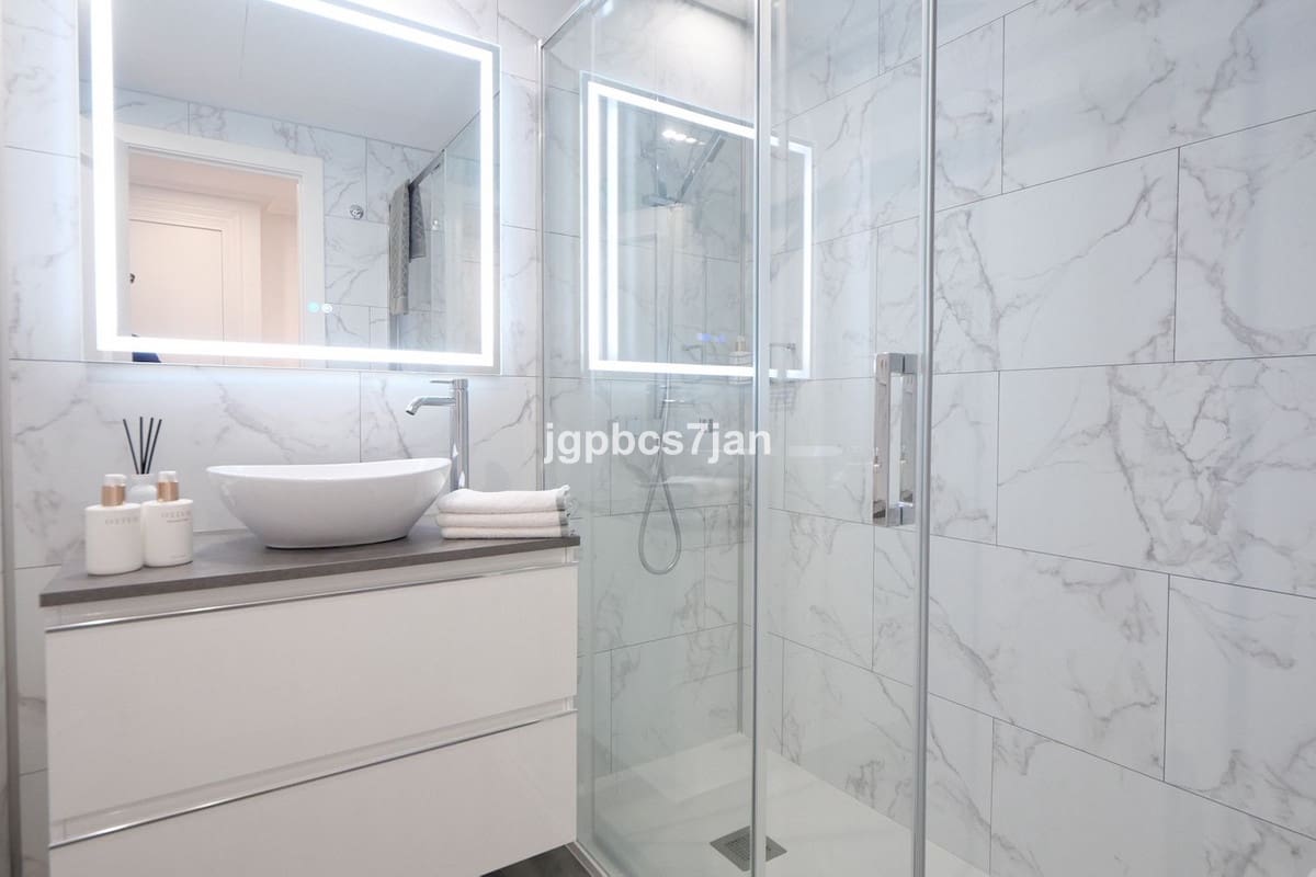2 bedroom Apartment for sale in Cabopino with pool garage - € 489,000 (Ref: 10123374)