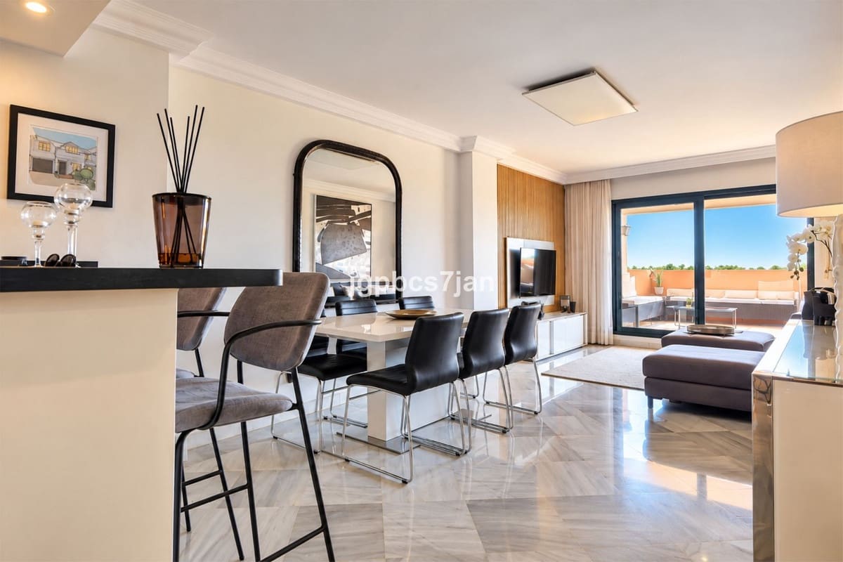 2 bedroom Apartment for sale in Cabopino with pool garage - € 489,000 (Ref: 10123374)