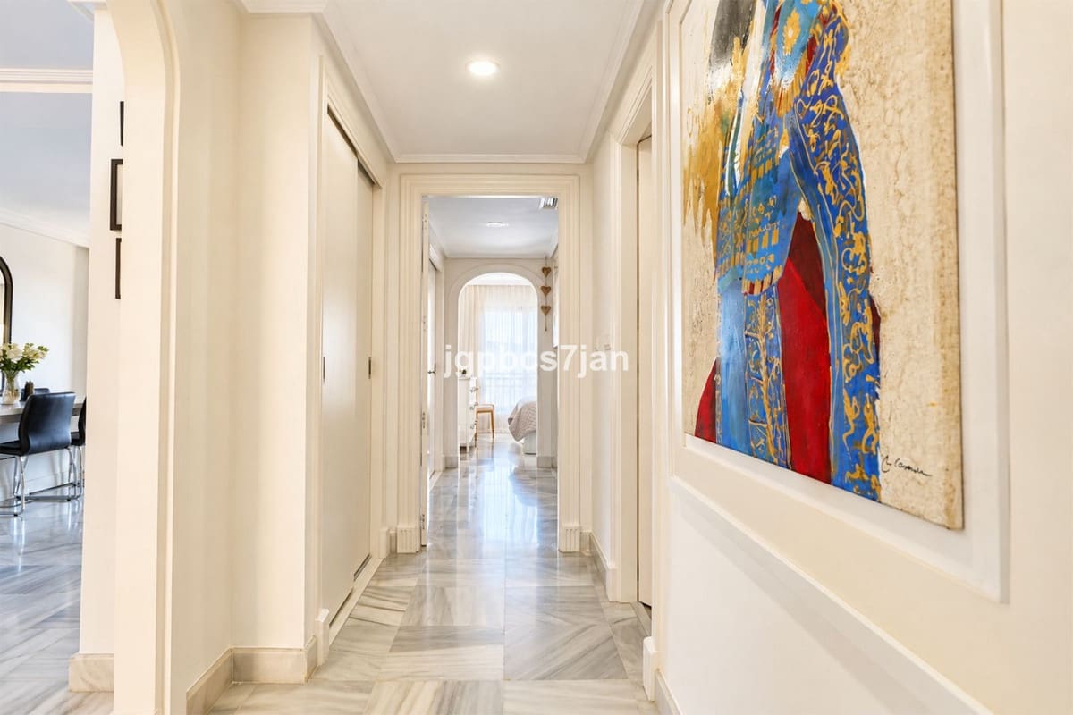 2 bedroom Apartment for sale in Cabopino with pool garage - € 489,000 (Ref: 10123374)
