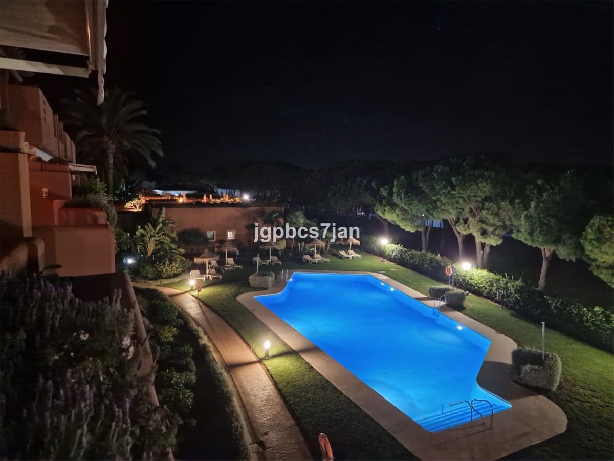 2 bedroom Apartment for sale in Cabopino with pool garage - € 489,000 (Ref: 10123374)