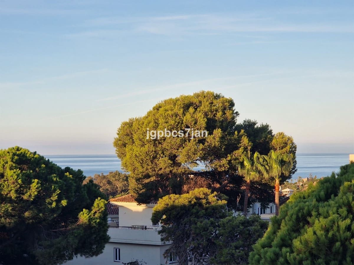 2 bedroom Apartment for sale in Cabopino with pool garage - € 489,000 (Ref: 10123374)