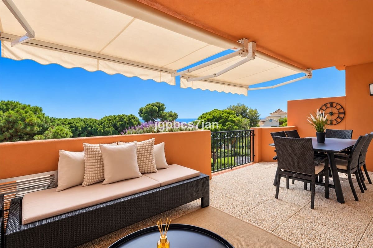 2 bedroom Apartment for sale in Cabopino with pool garage - € 489,000 (Ref: 10123374)