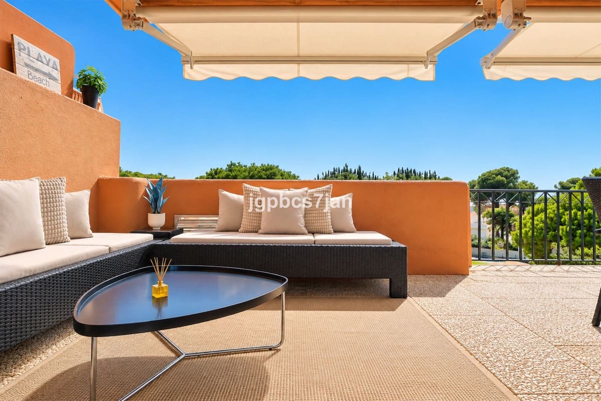 2 bedroom Apartment for sale in Cabopino with pool garage - € 489,000 (Ref: 10123374)