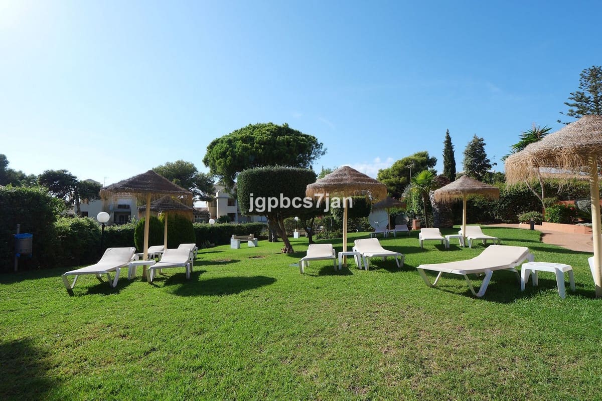 2 bedroom Apartment for sale in Cabopino with pool garage - € 489,000 (Ref: 10123374)