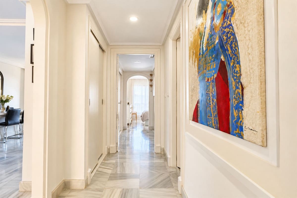 2 bedroom Apartment for sale in Cabopino with pool garage - € 489,000 (Ref: 10123374)