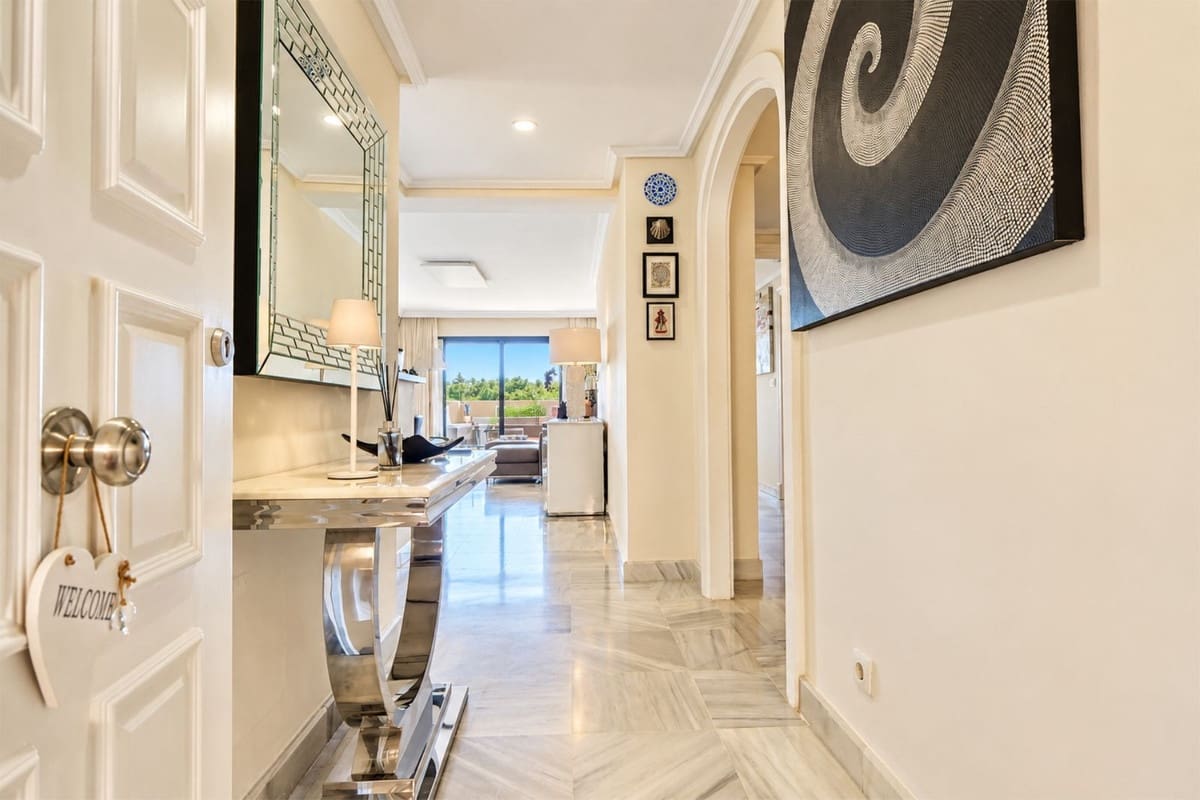 2 bedroom Apartment for sale in Cabopino with pool garage - € 489,000 (Ref: 10123374)