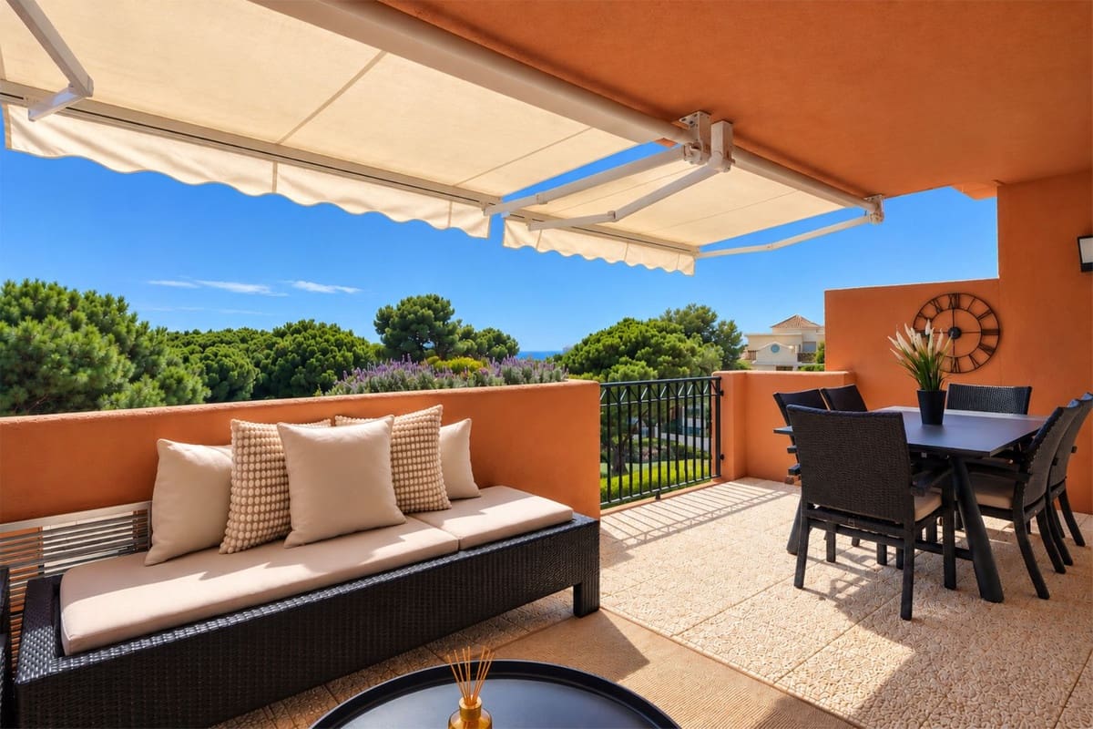 2 bedroom Apartment for sale in Cabopino with pool garage - € 489,000 (Ref: 10123374)