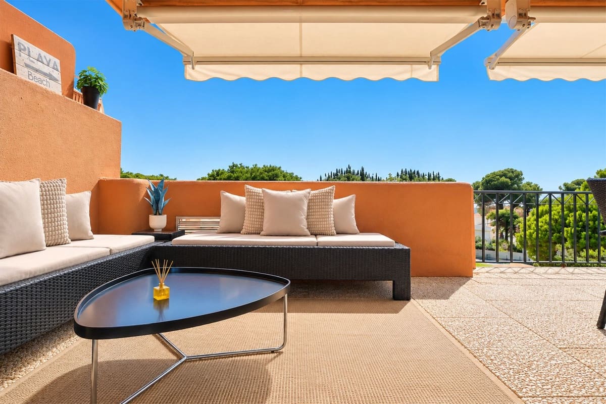 2 bedroom Apartment for sale in Cabopino with pool garage - € 489,000 (Ref: 10123374)