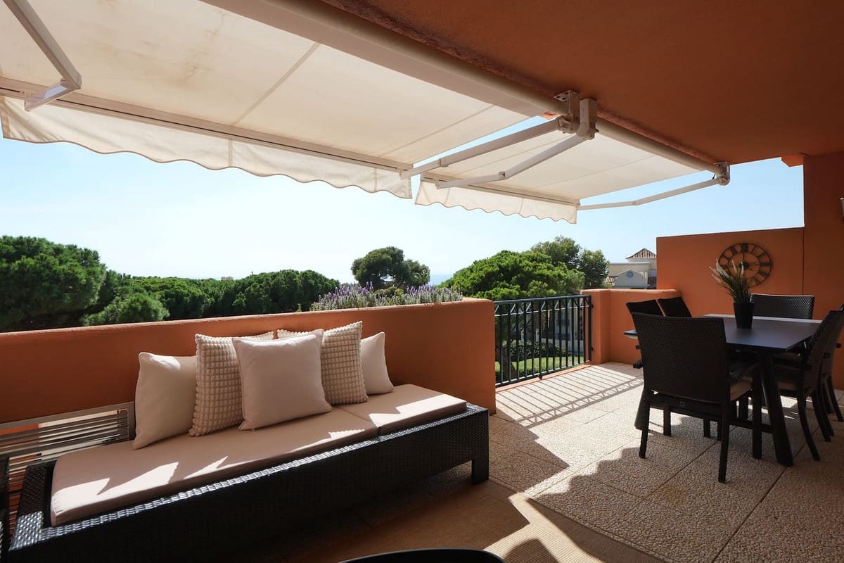 2 bedroom Apartment for sale in Cabopino with pool garage - € 489,000 (Ref: 10123374)