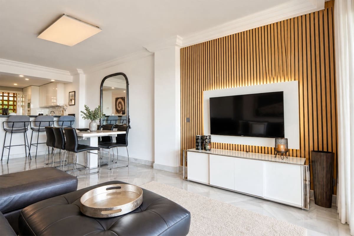 2 bedroom Apartment for sale in Cabopino with pool garage - € 489,000 (Ref: 10123374)
