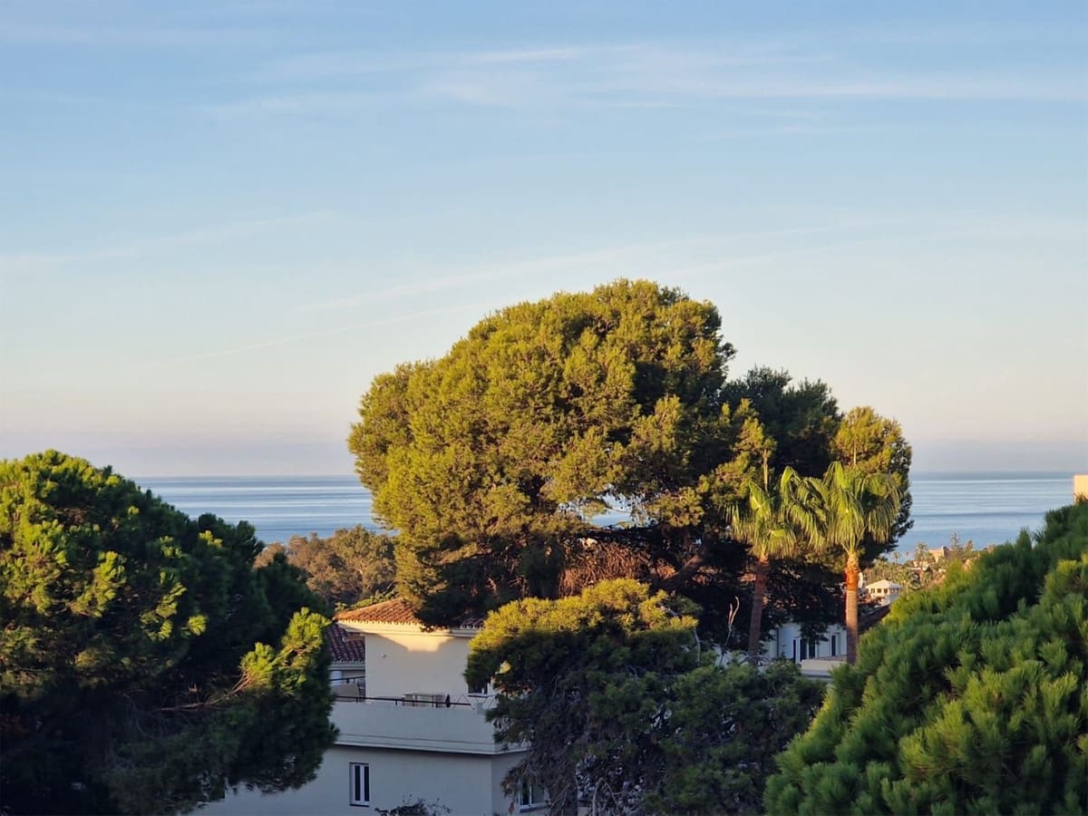 2 bedroom Apartment for sale in Cabopino with pool garage - € 489,000 (Ref: 10123374)