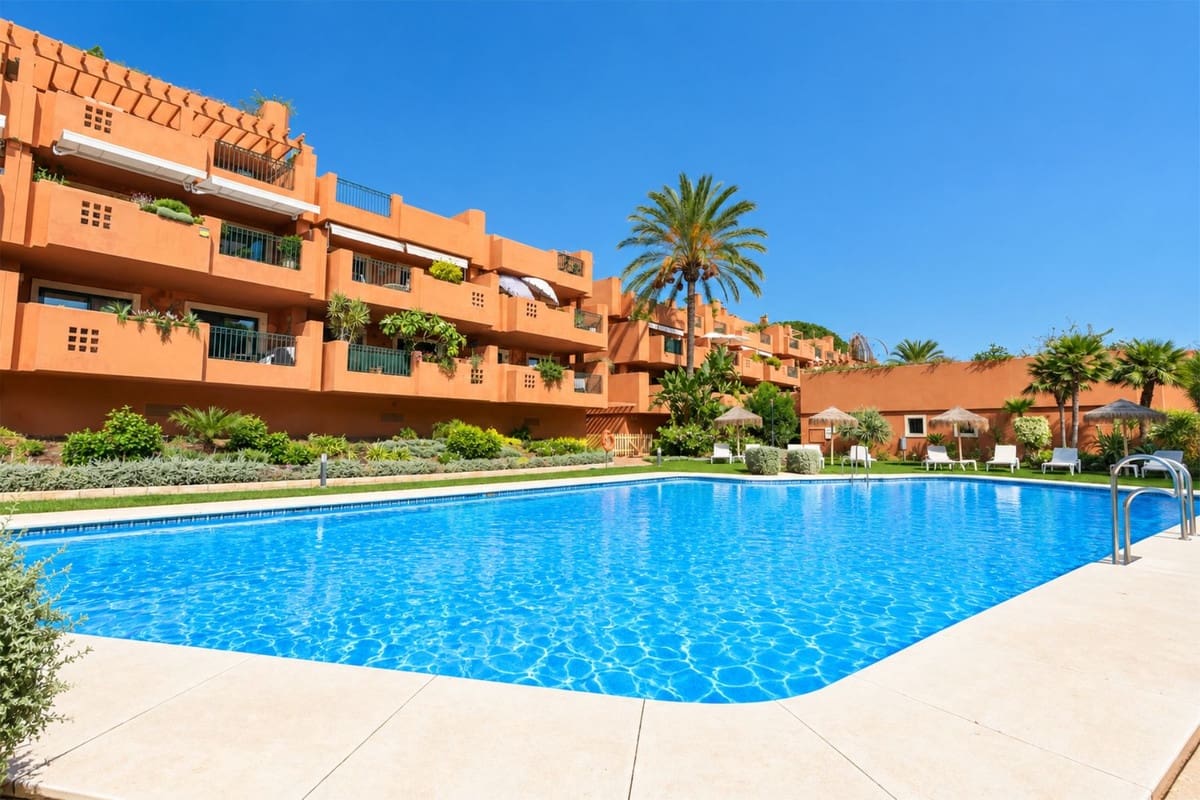 2 bedroom Apartment for sale in Cabopino with pool garage - € 489,000 (Ref: 10123374)