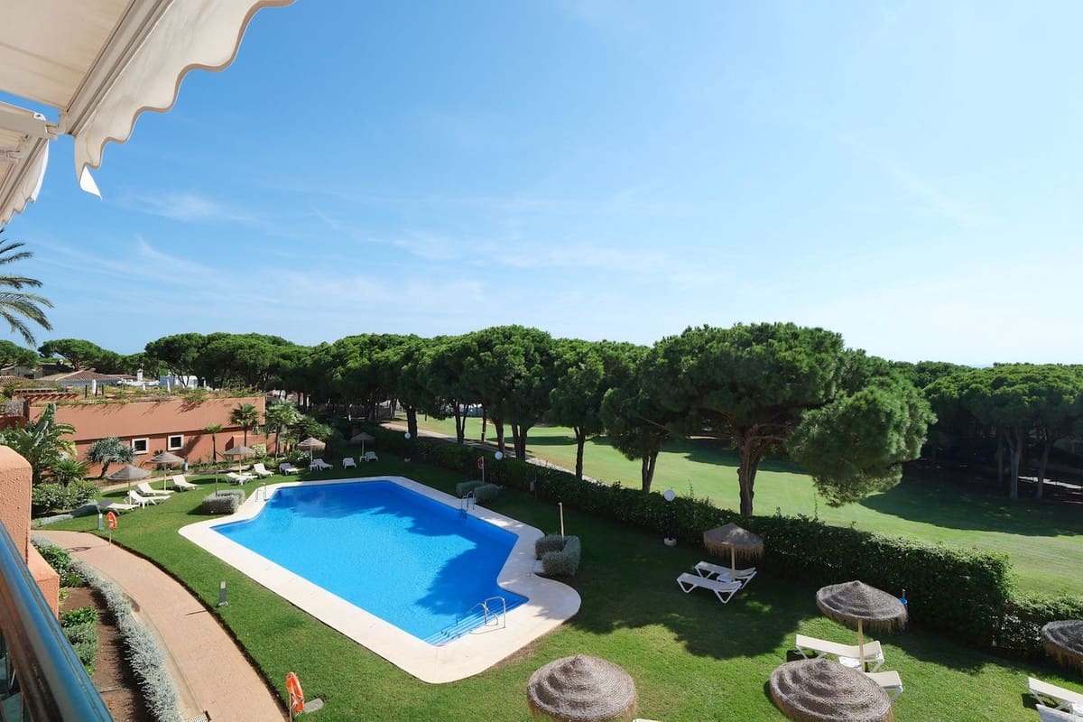 2 bedroom Apartment for sale in Cabopino with pool garage - € 489,000 (Ref: 10123374)