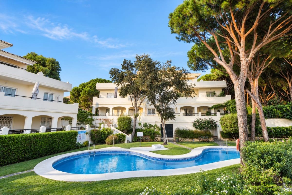 3 soveværelse Lejlighed til salg i Cabopino med swimmingpool garage - € 625.000 (Ref: 10127634)
