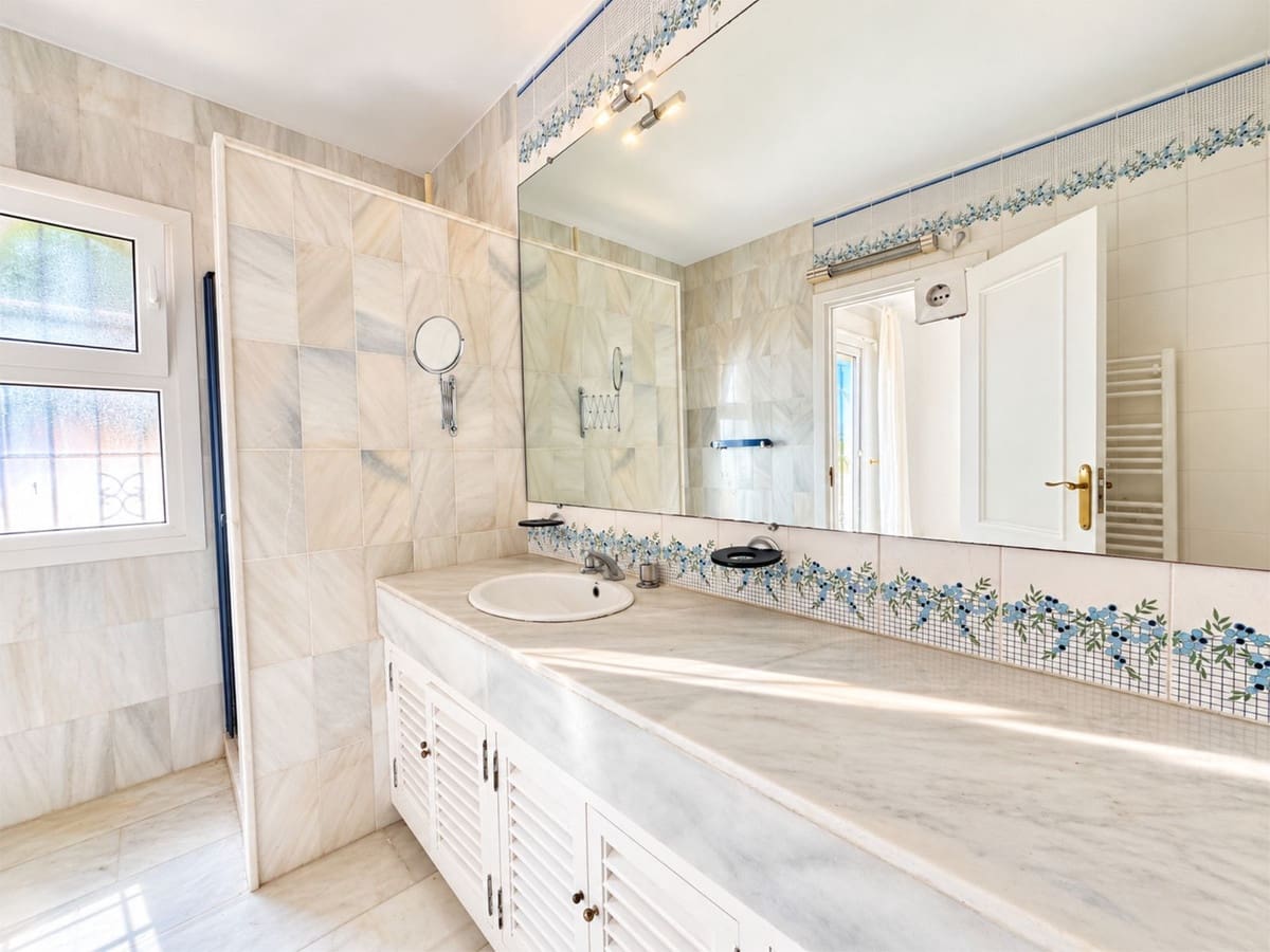 2 quarto Casa em Banda para venda em Cabopino com piscina garagem - 799 000 € (Ref: 10133031)