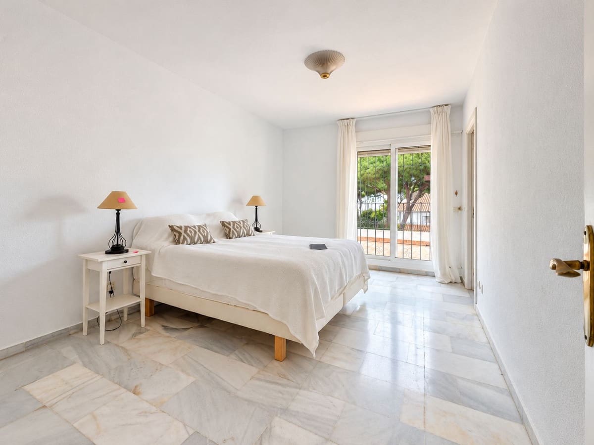 2 quarto Casa em Banda para venda em Cabopino com piscina garagem - 799 000 € (Ref: 10133031)