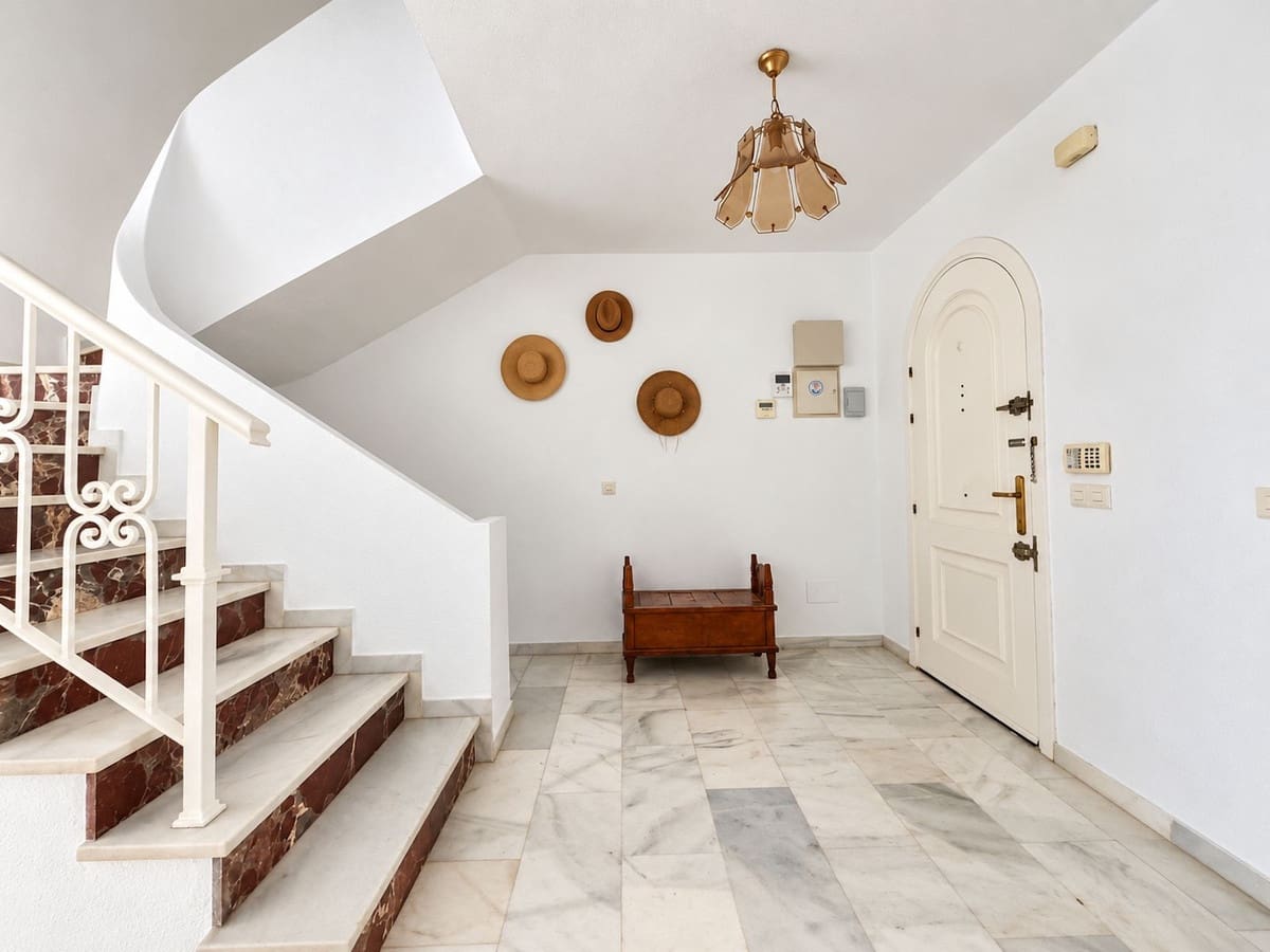 2 quarto Casa em Banda para venda em Cabopino com piscina garagem - 799 000 € (Ref: 10133031)