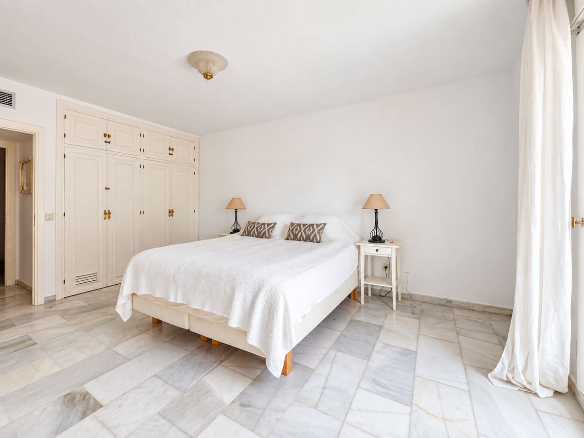 2 quarto Casa em Banda para venda em Cabopino com piscina garagem - 799 000 € (Ref: 10133031)