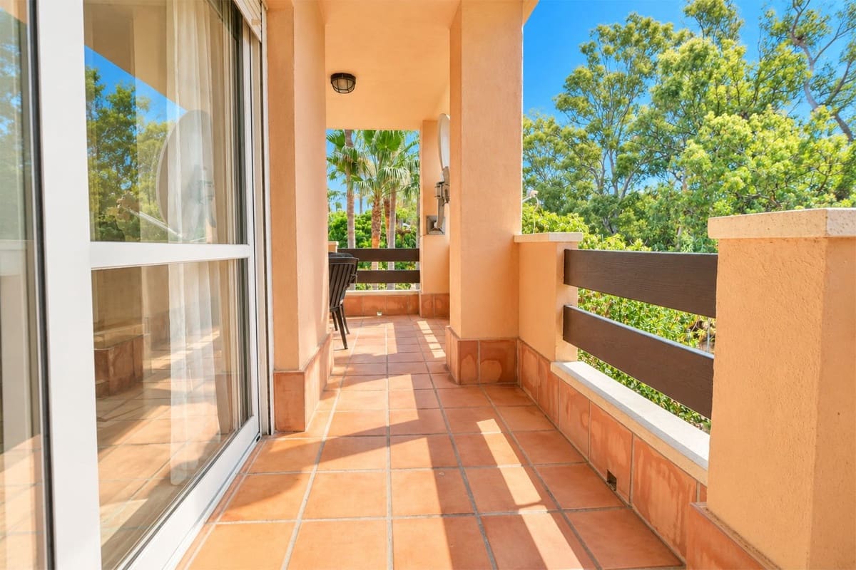 3 bedroom Apartment for sale in Cabopino with pool - € 449,900 (Ref: 10135575)