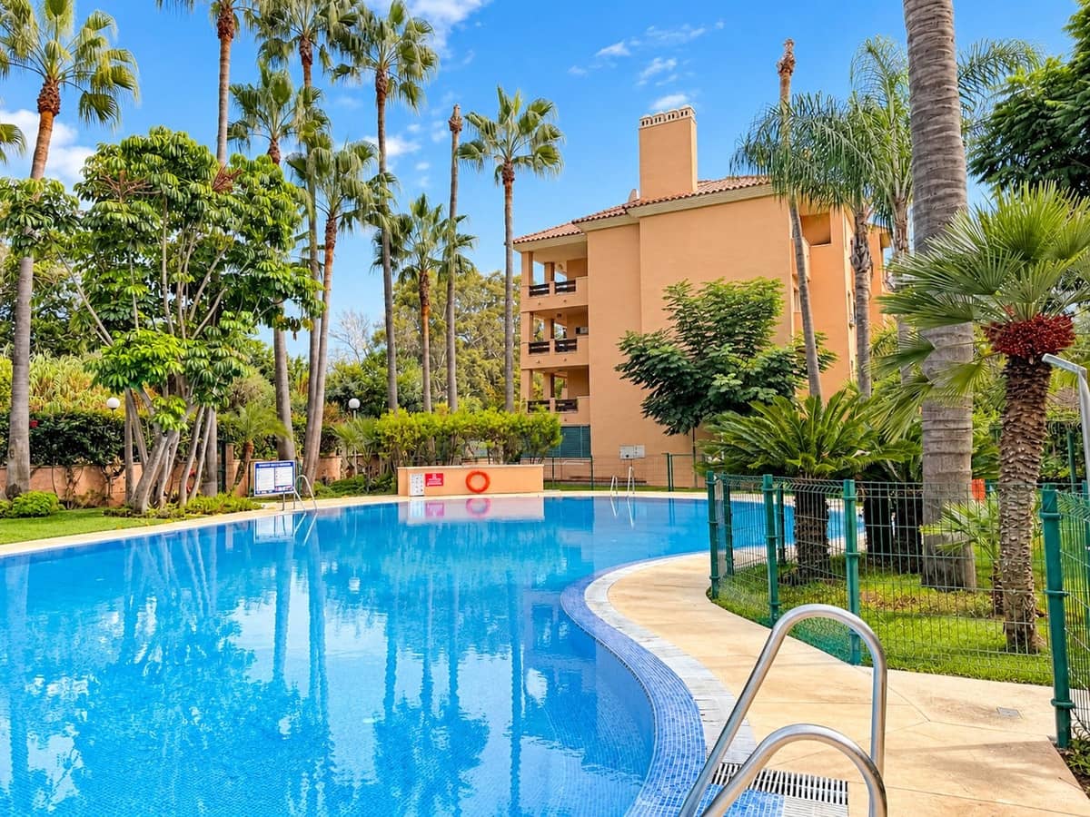 3 bedroom Apartment for sale in Cabopino with pool - € 449,900 (Ref: 10135575)