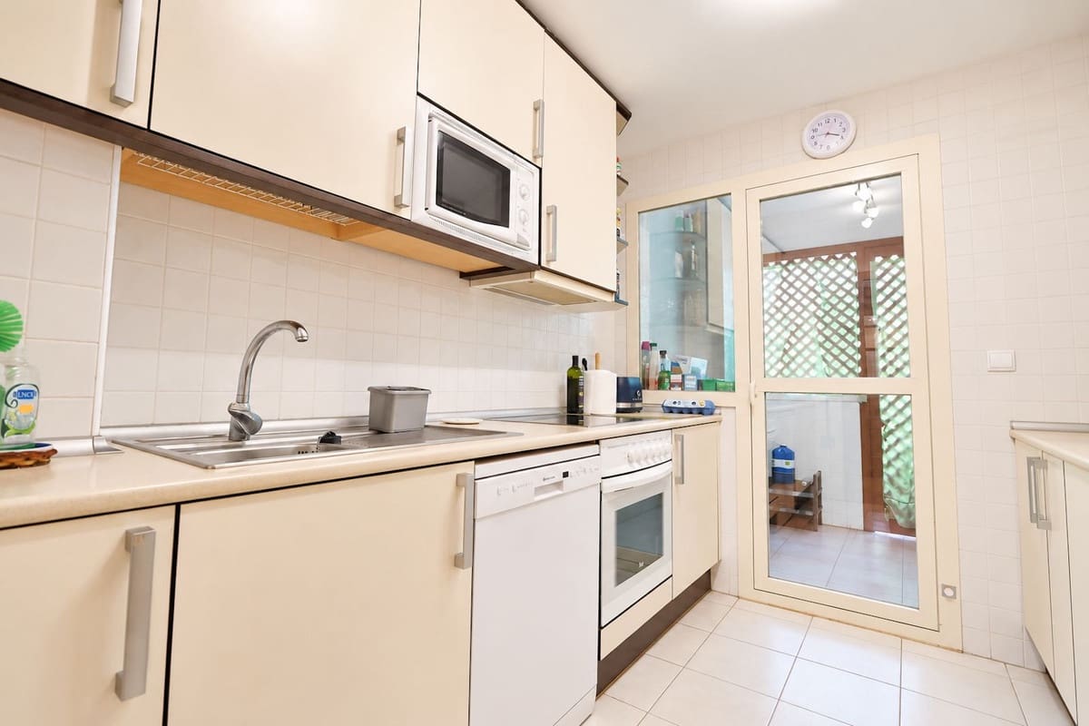 3 bedroom Apartment for sale in Cabopino with pool - € 449,900 (Ref: 10135575)