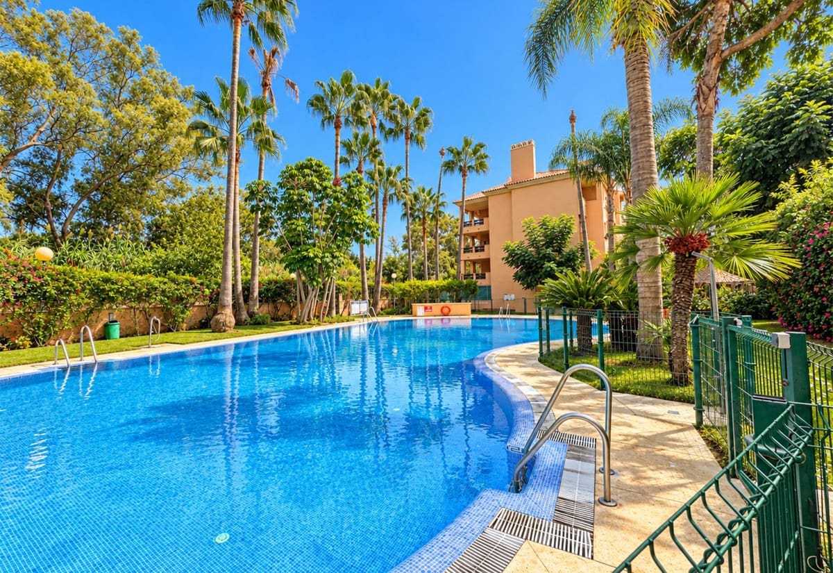3 bedroom Apartment for sale in Cabopino with pool - € 449,900 (Ref: 10135575)