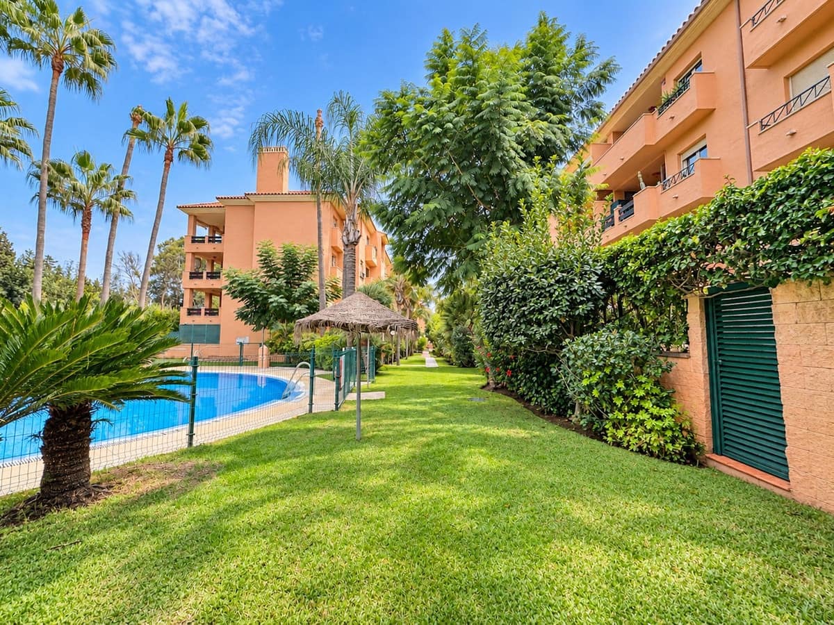 3 bedroom Apartment for sale in Cabopino with pool - € 449,900 (Ref: 10135575)
