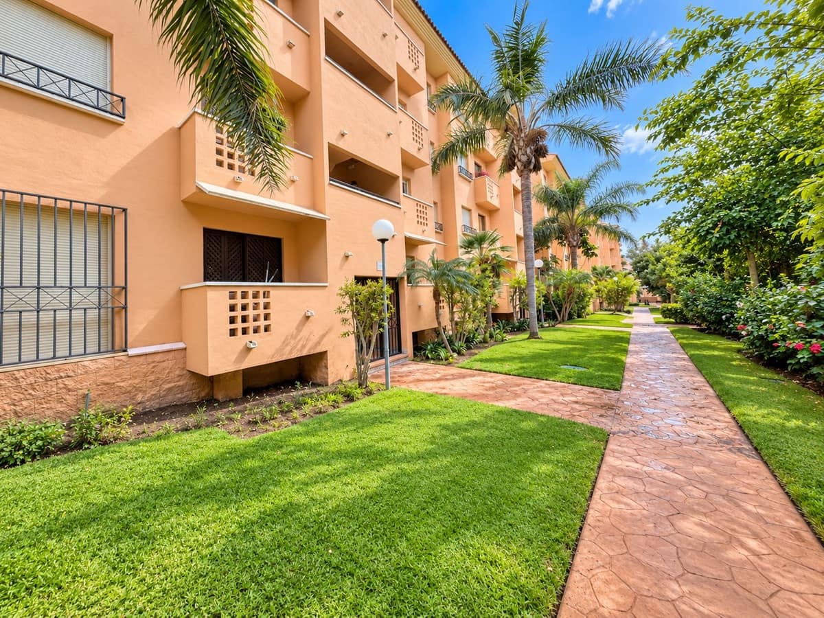 3 bedroom Apartment for sale in Cabopino with pool - € 449,900 (Ref: 10135575)
