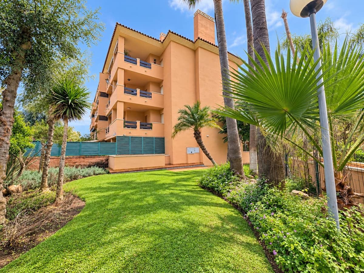 3 bedroom Apartment for sale in Cabopino with pool - € 449,900 (Ref: 10135575)