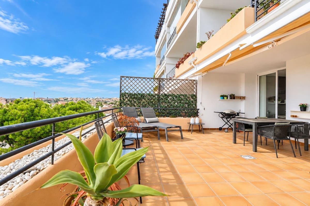 2 slaapkamer Appartement te koop in Riviera del Sol met zwembad garage - € 449.999 (Ref: 10140299)
