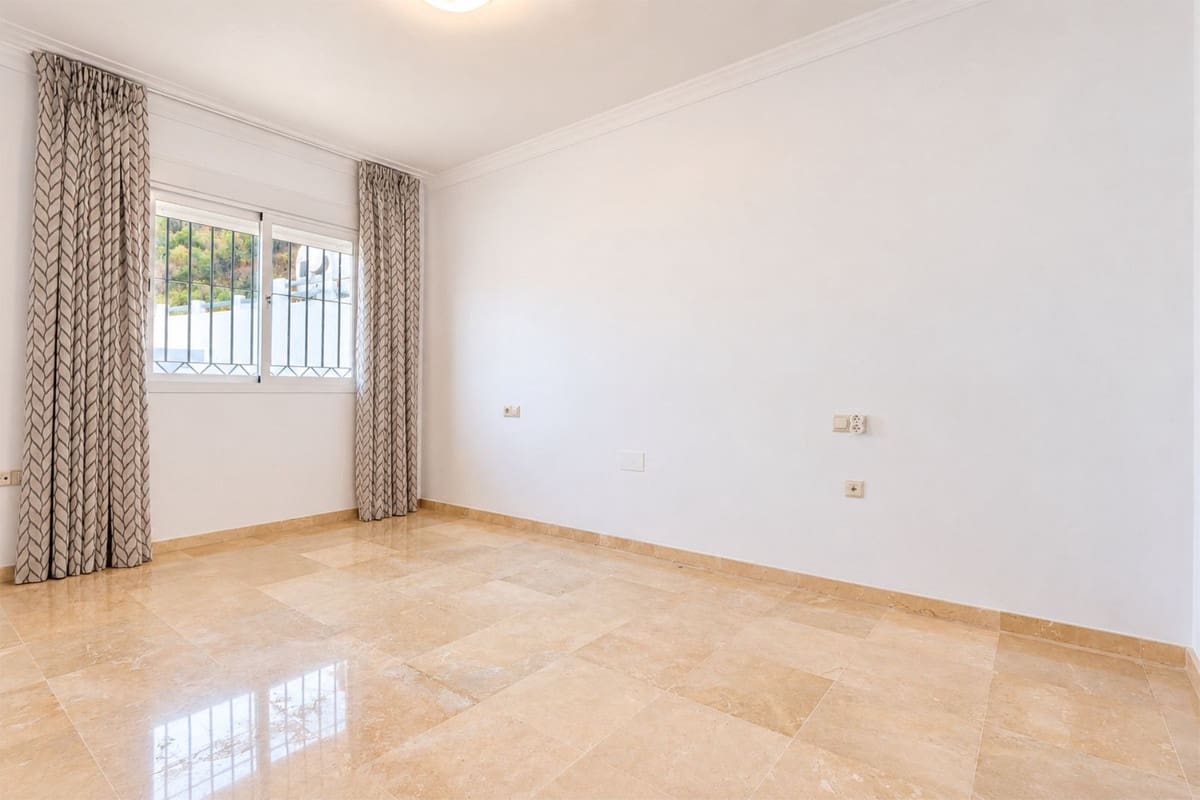 3 sypialnia Apartament na sprzedaż w La Mairena z basenem garażem - 449 900 € (Ref: 10141326)