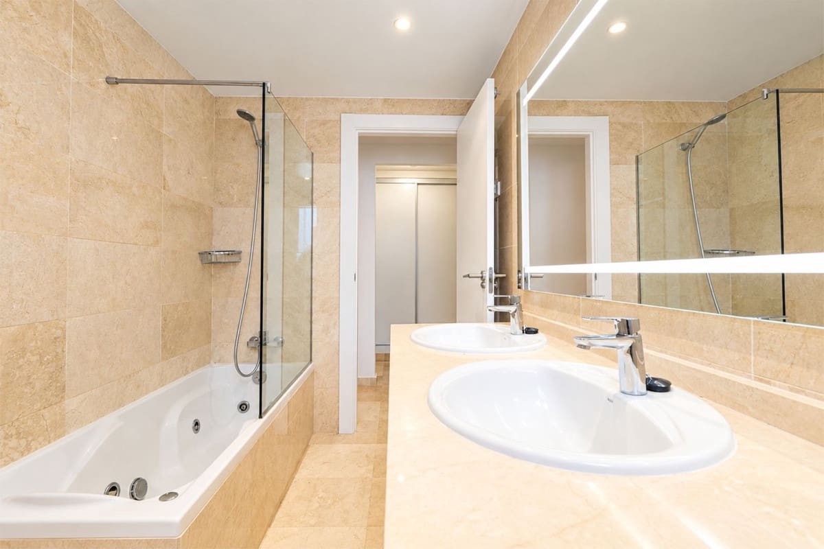 3 sypialnia Apartament na sprzedaż w La Mairena z basenem garażem - 449 900 € (Ref: 10141326)