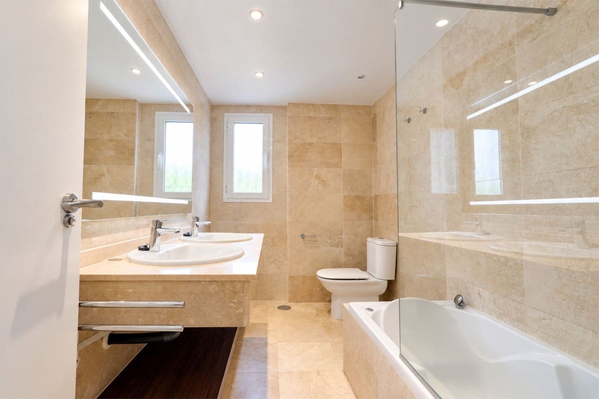 3 sypialnia Apartament na sprzedaż w La Mairena z basenem garażem - 449 900 € (Ref: 10141326)