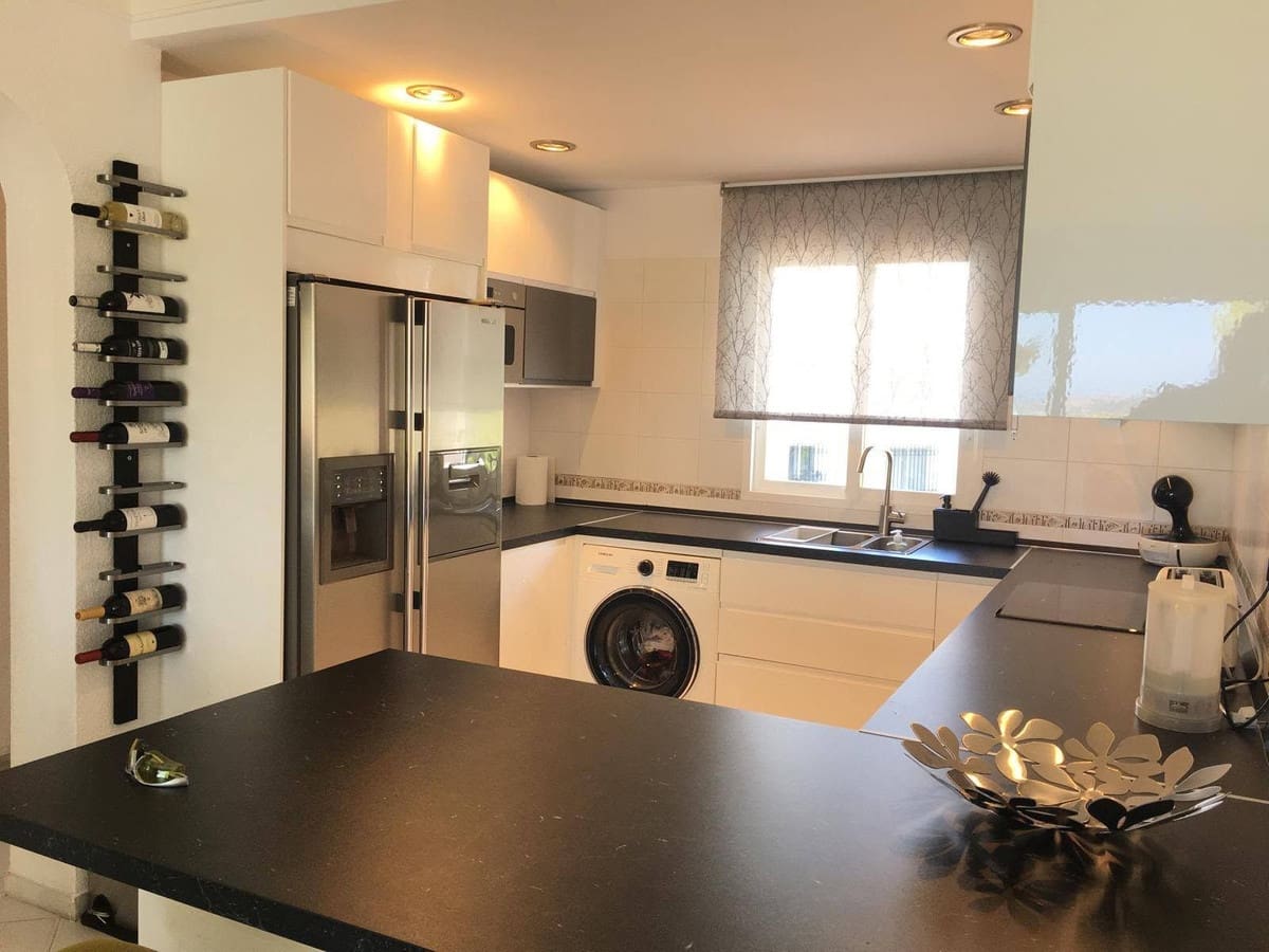 2 soveværelse Penthouse til salg i Miraflores med swimmingpool - € 410.000 (Ref: 10158546)