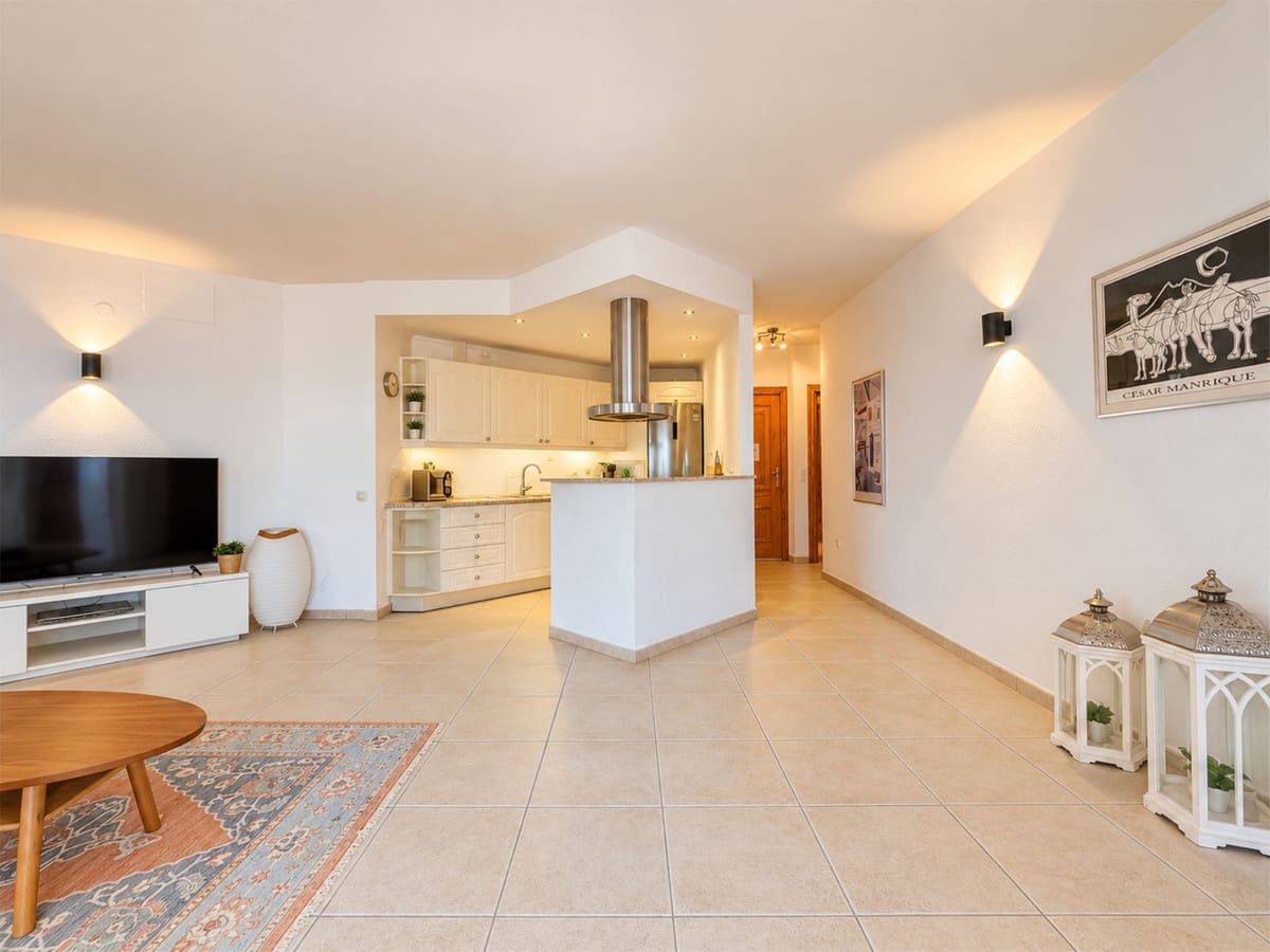 2 bedroom Apartment for sale in Fuengirola with pool garage - € 494,000 (Ref: 10162496)