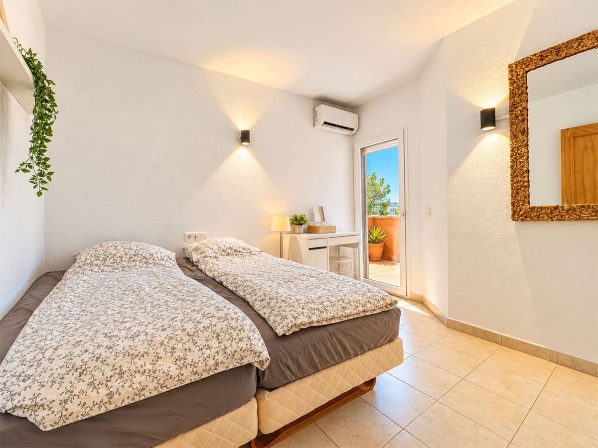 2 bedroom Apartment for sale in Fuengirola with pool garage - € 494,000 (Ref: 10162496)