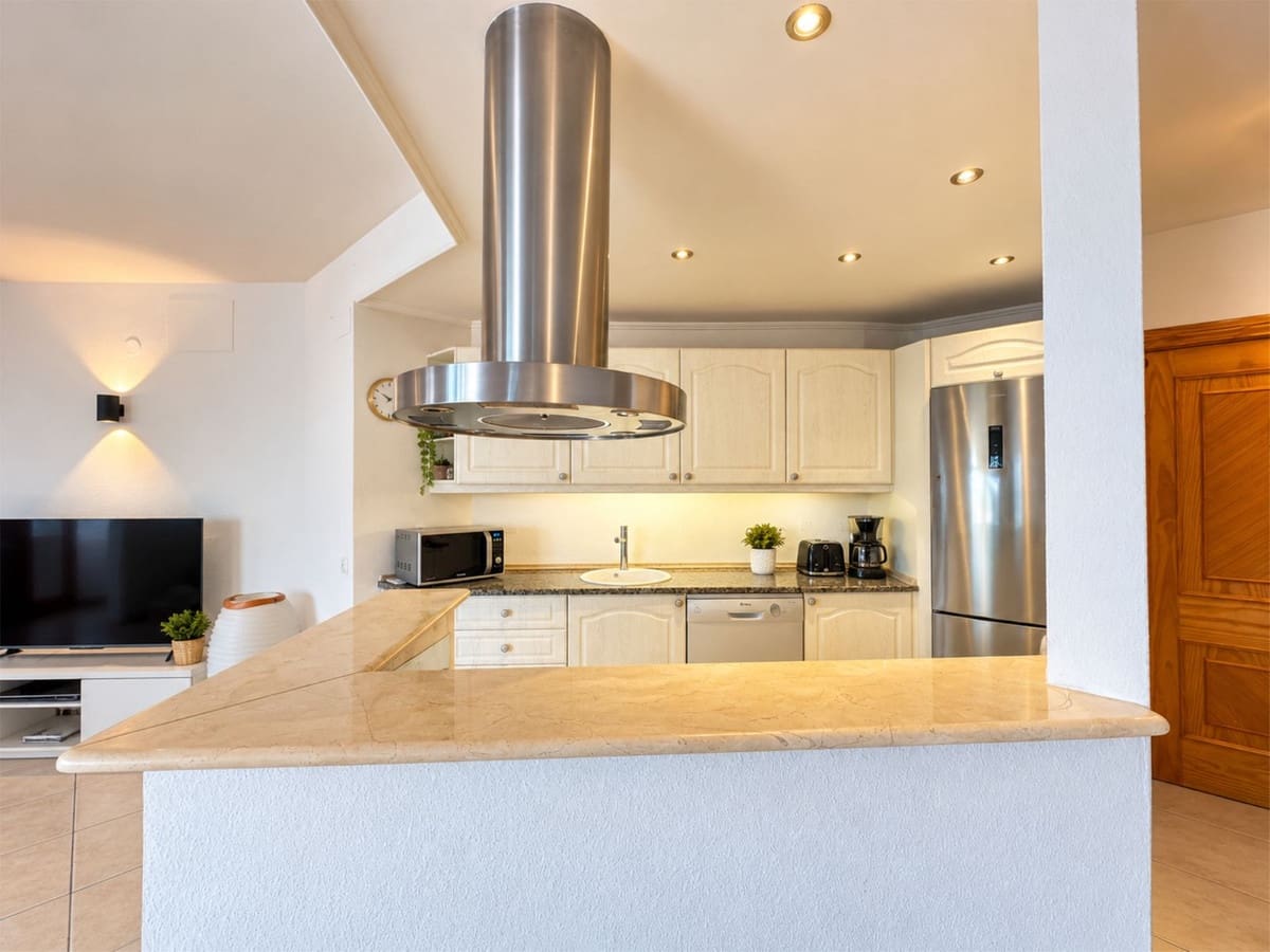 2 bedroom Apartment for sale in Fuengirola with pool garage - € 494,000 (Ref: 10162496)