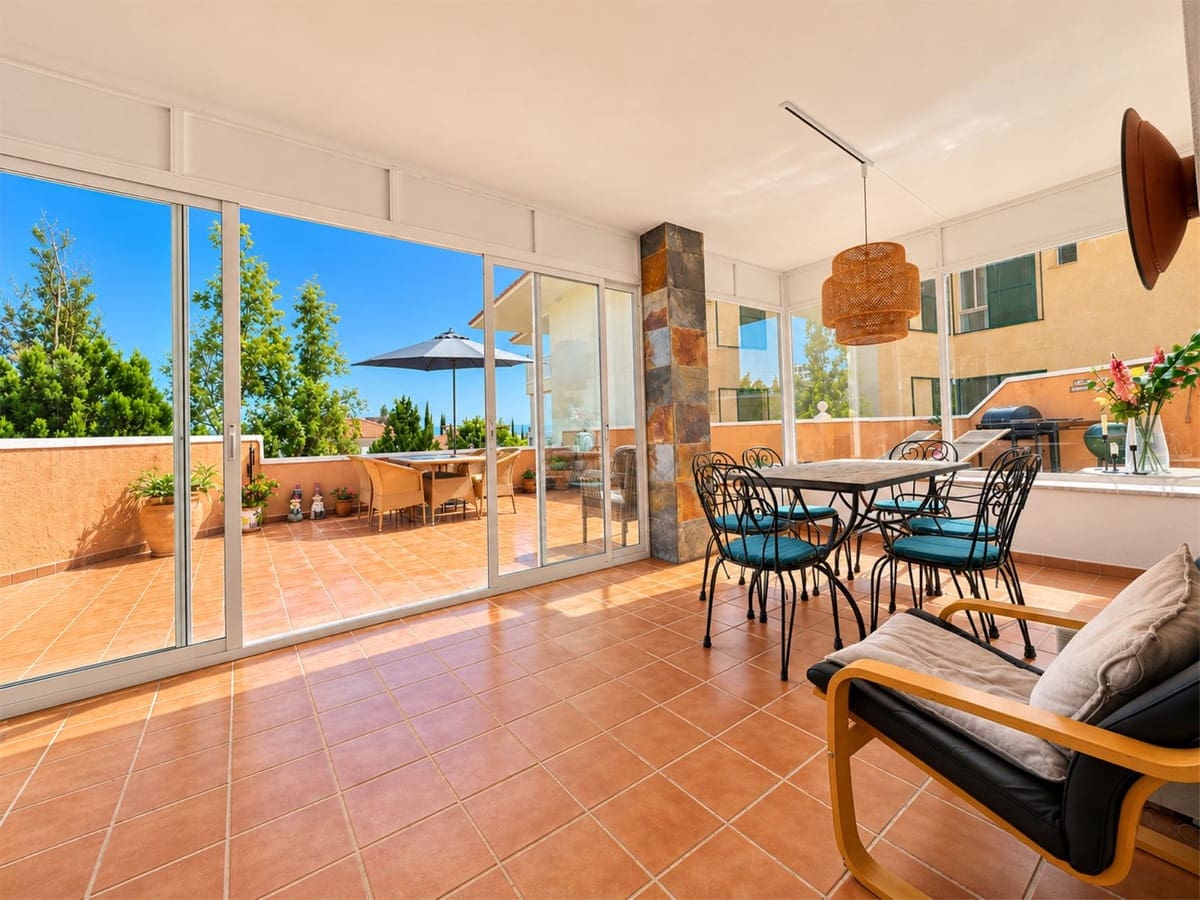 2 bedroom Apartment for sale in Fuengirola with pool garage - € 494,000 (Ref: 10162496)