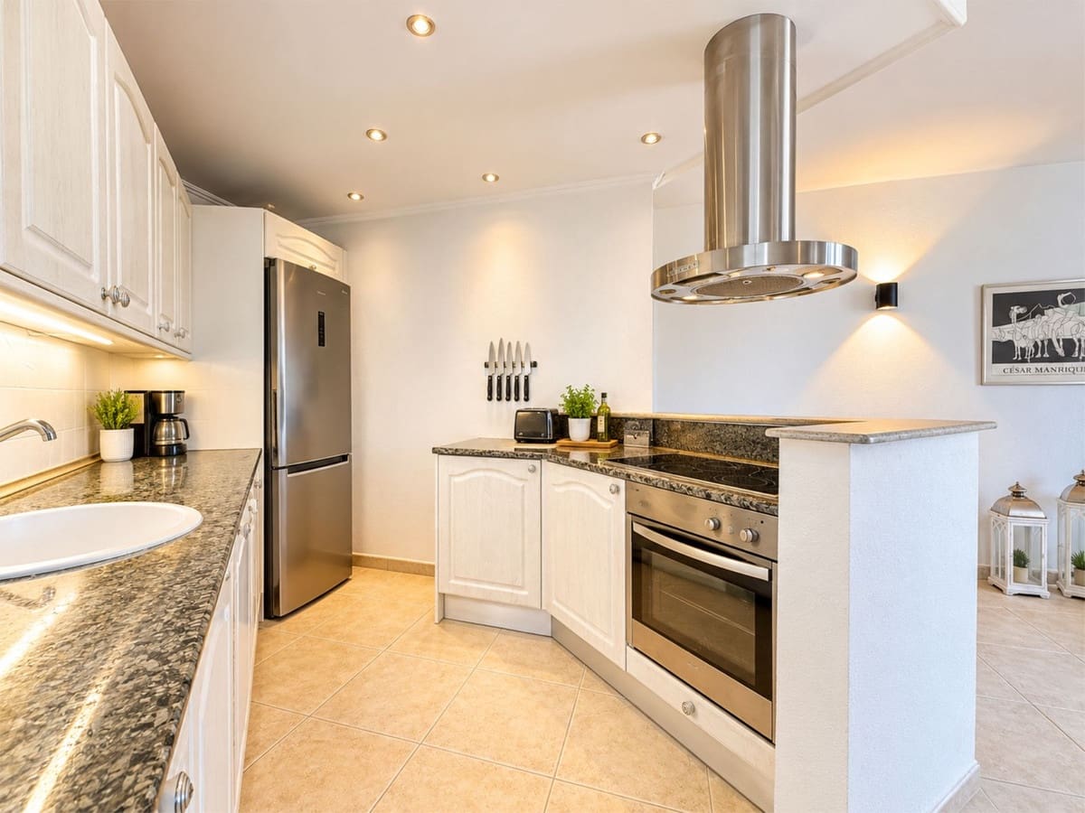 2 bedroom Apartment for sale in Fuengirola with pool garage - € 494,000 (Ref: 10162496)